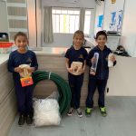 prefeitura de joacaba entrega materiais esportivos para projeto com criancas das escolas municipais