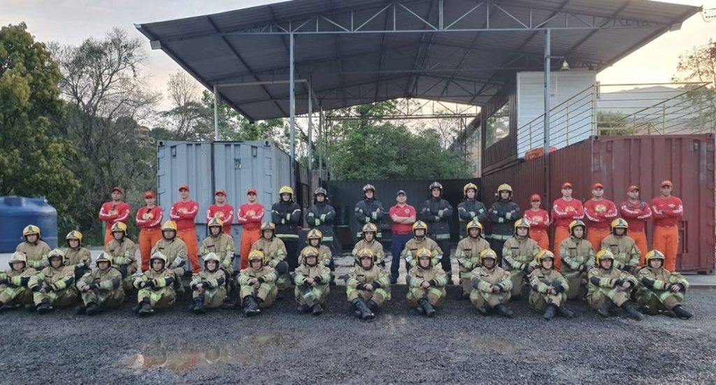 Bombeiros Militares do Distrito Federal participam de instrucao no Centro de Treinamento do CBMSC em Joacaba