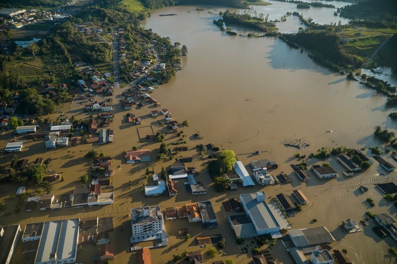 Chuvas em SC permanece em 136 o numero de municipios com ocorrencias e 98 em situacao de emergencia