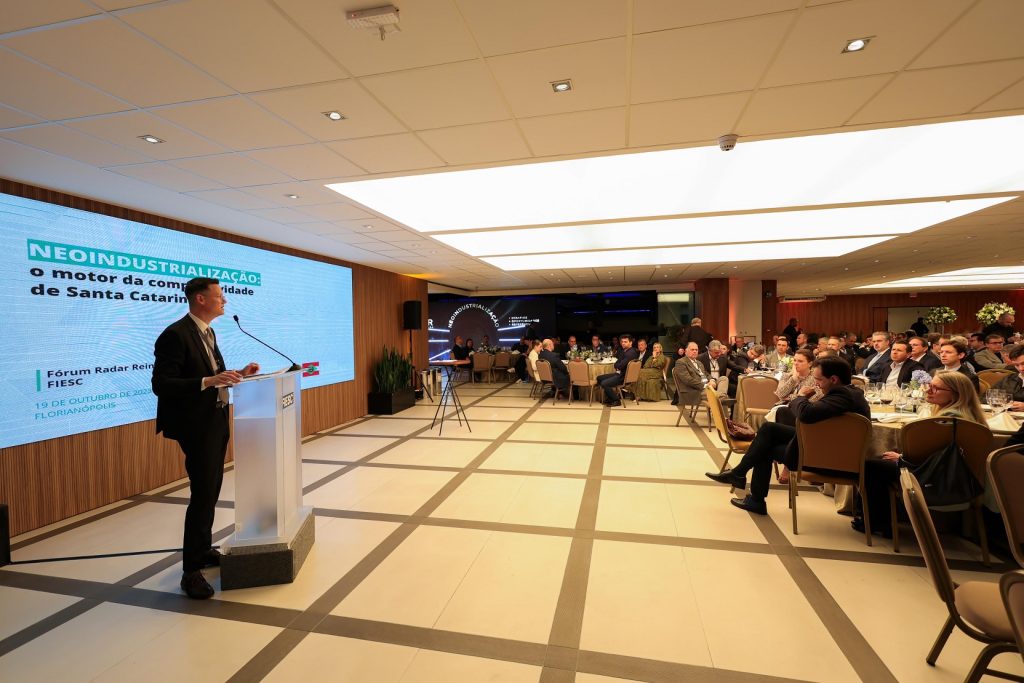 Governo de Santa Catarina destaca acoes de incentivo a neoindustrializacao em encontro na Fiesc