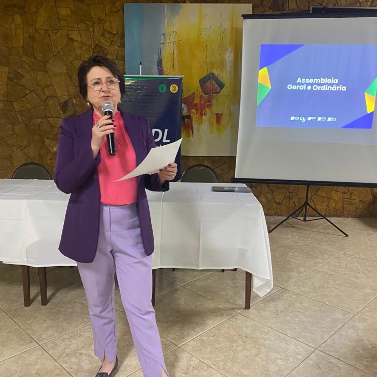 presidente da cdl joacaba maria claudete em assembleia ascenda digital noticias