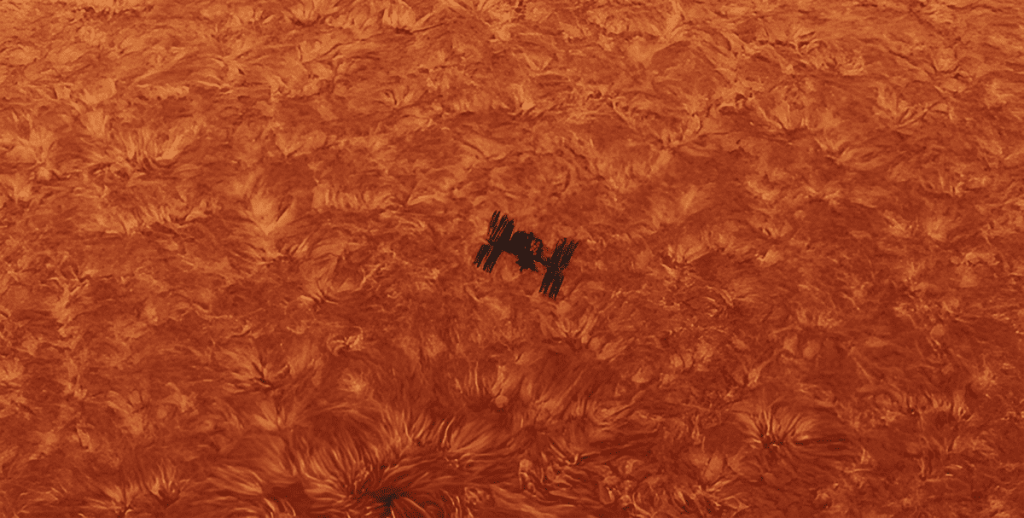 Veja a Estacao Espacial Internacional com um Sol espetacular ao fundo ascenda digital