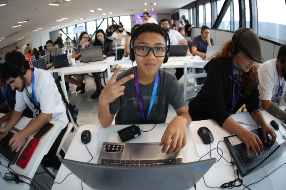 Floripa Mais Tec conecta alunos e empresas dispostas a contratar