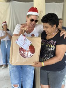 cdl-mulher-joacaba-acao-de-natal-vila-cachoeirinha-entrega-de-cestas (10)