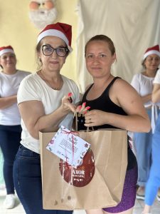 cdl-mulher-joacaba-acao-de-natal-vila-cachoeirinha-entrega-de-cestas (12)