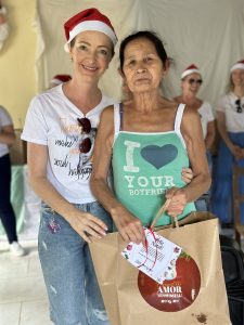 cdl-mulher-joacaba-acao-de-natal-vila-cachoeirinha-entrega-de-cestas (17)