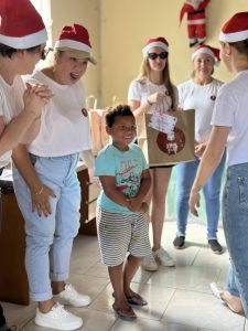 cdl-mulher-joacaba-acao-de-natal-vila-cachoeirinha-entrega-de-cestas (18)