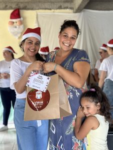 cdl-mulher-joacaba-acao-de-natal-vila-cachoeirinha-entrega-de-cestas (24)