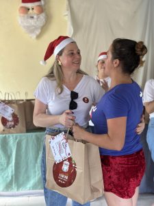cdl-mulher-joacaba-acao-de-natal-vila-cachoeirinha-entrega-de-cestas (7)