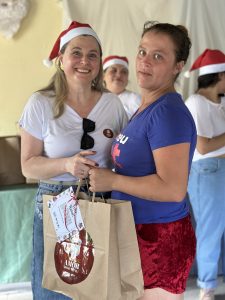 cdl-mulher-joacaba-acao-de-natal-vila-cachoeirinha-entrega-de-cestas (8)