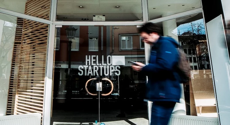 mika baumeister 3vmSMUxoozE unsplash