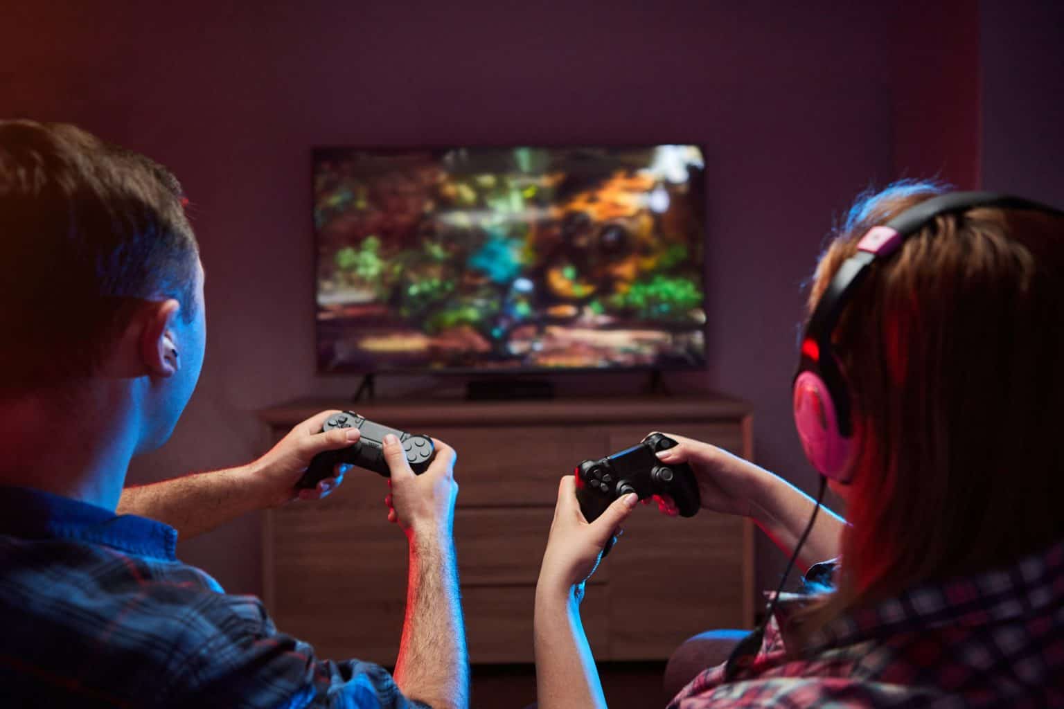 casal jogando videogame 1536x1024 1