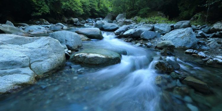 rio agua pedra corrente natureza 1536x1020 1