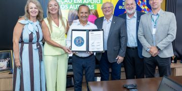 Santa Catarina lança selo Pessoa com Autismo a Bordo com distribuição gratuita 2 autismo