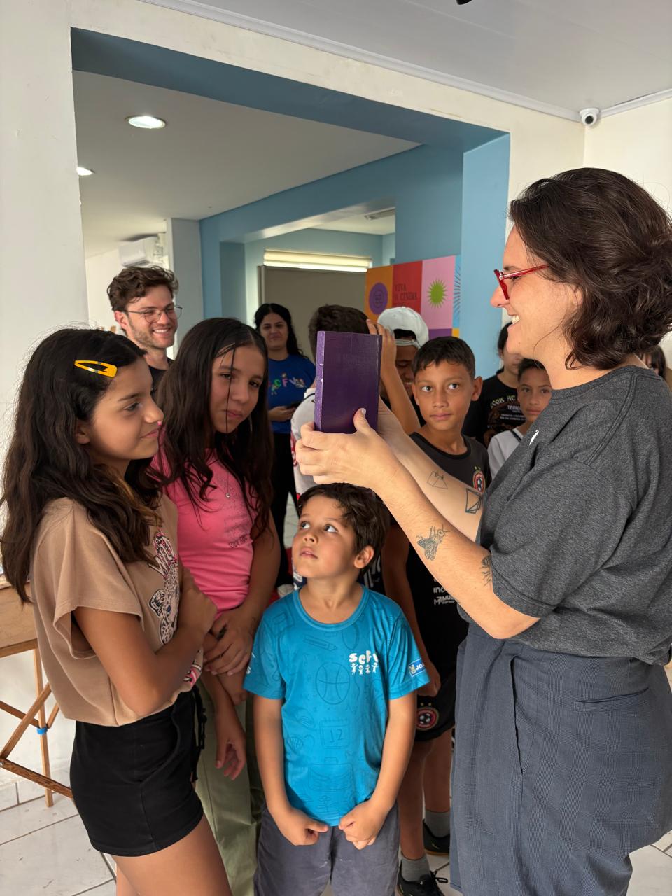 Crianças do Serviço de Convivência visitam exposição “Cinema Mulher” na Casa da Cultura 10 casacult5