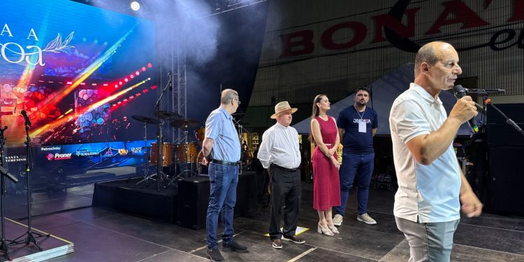 Show de Padre Fábio de Melo emociona público e marca início da programação de Páscoa em Joaçaba 10 fabio5