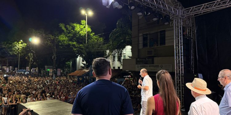 Show de Padre Fábio de Melo emociona público e marca início da programação de Páscoa em Joaçaba 11 fabio7