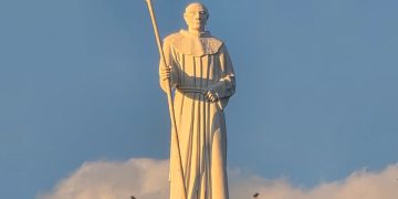 Prefeitura de Joaçaba repassa R$ 165 mil à CDL para modernização da iluminação do Monumento Frei Bruno 2 freibruno 1