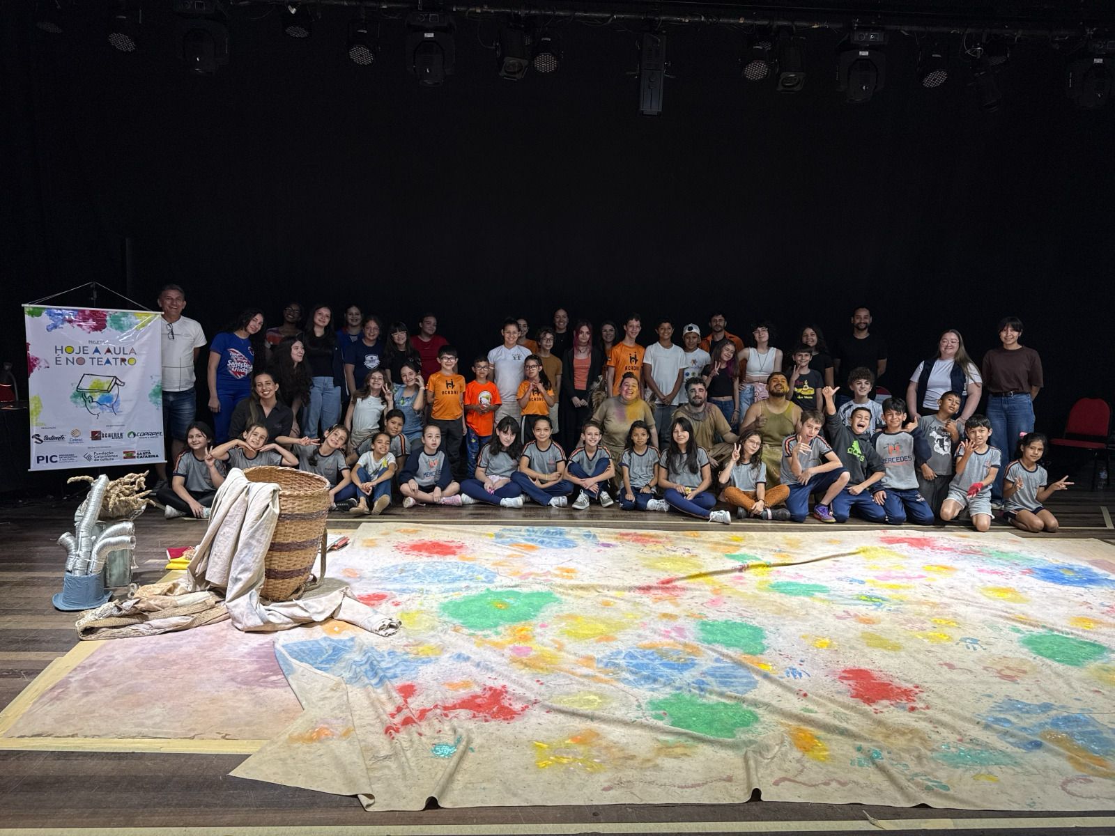 Projeto “Hoje a aula é no teatro” promove experiência cultural para mais de 3 mil estudantes de Joaçaba 11 teatro