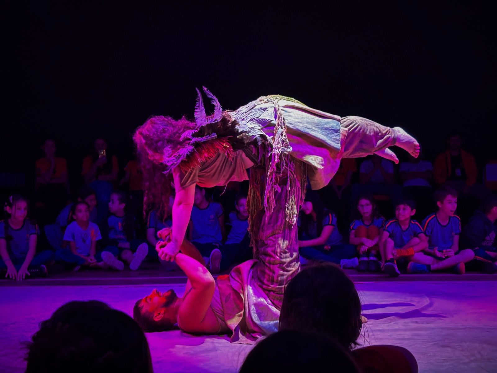 Projeto “Hoje a aula é no teatro” promove experiência cultural para mais de 3 mil estudantes de Joaçaba 6 teatro1