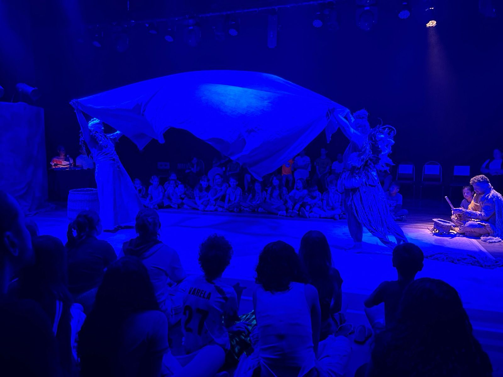 Projeto “Hoje a aula é no teatro” promove experiência cultural para mais de 3 mil estudantes de Joaçaba 8 teatro3