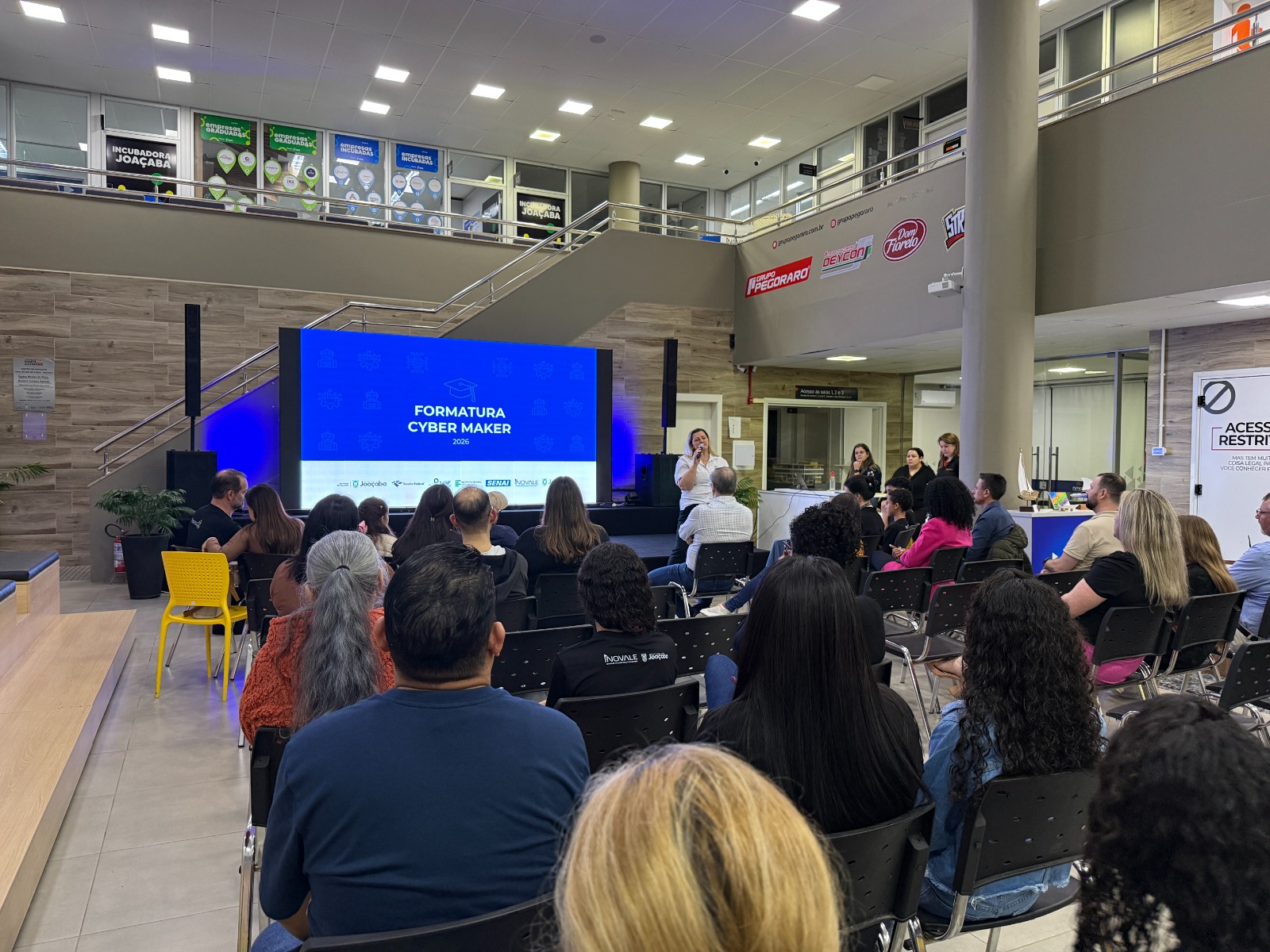 Alunos da Rede Municipal concluem 7ª turma do Cybermaker 10 cyber6